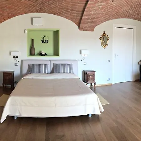La Volpe E L'uva Piverone